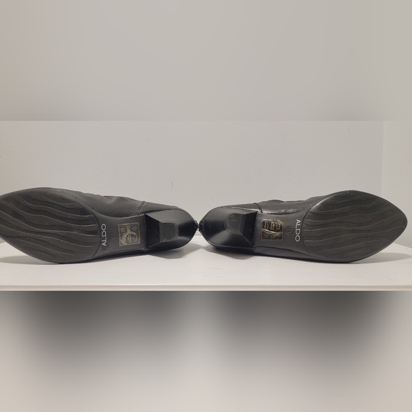 New, Genuine Leather Black Ankle Booties. Retro styled - Picture 7 of 10